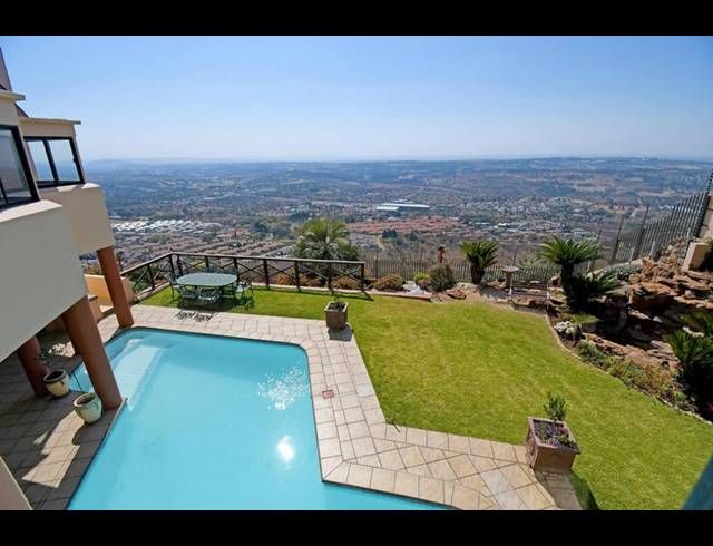 3 BEDROOM HOUSE FOR SALE IN HELDERKRUIN VIEW